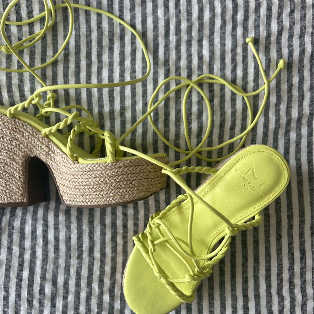 Marc Fisher strappy wedge sandals lime green - Picture 4 of 4